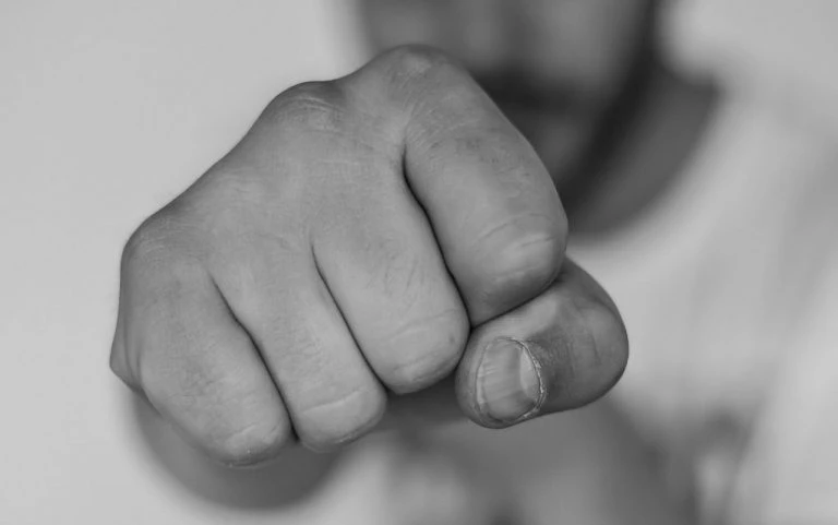 Ασύλληπτα «μπουκέτα» σε ποδοσφαιρικό αγώνα – Δείτε τι έγινε